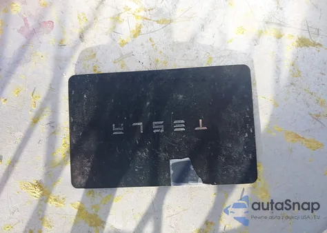 2020 Tesla Model 3 Standard Range Plus Rear-Wheel Drive/Standard Range Rear-Wheel Drive z USA, uszkodzony, nr VIN 5YJ3E1EA8LF504730